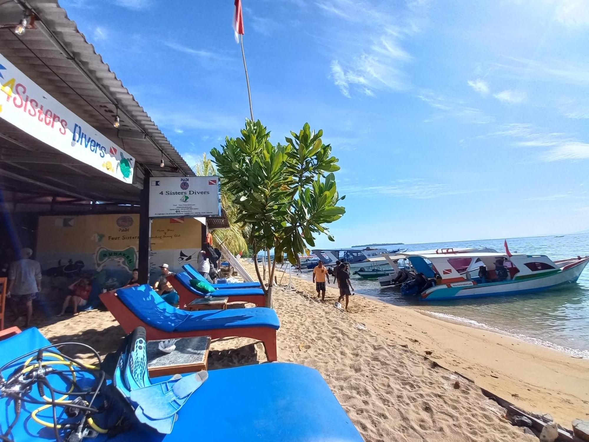 4 Sisters Divers Bunaken Bilik gambar