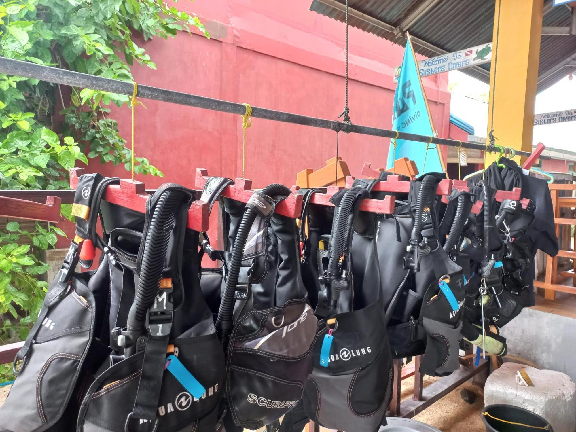 4 Sisters Divers Bunaken Luaran gambar