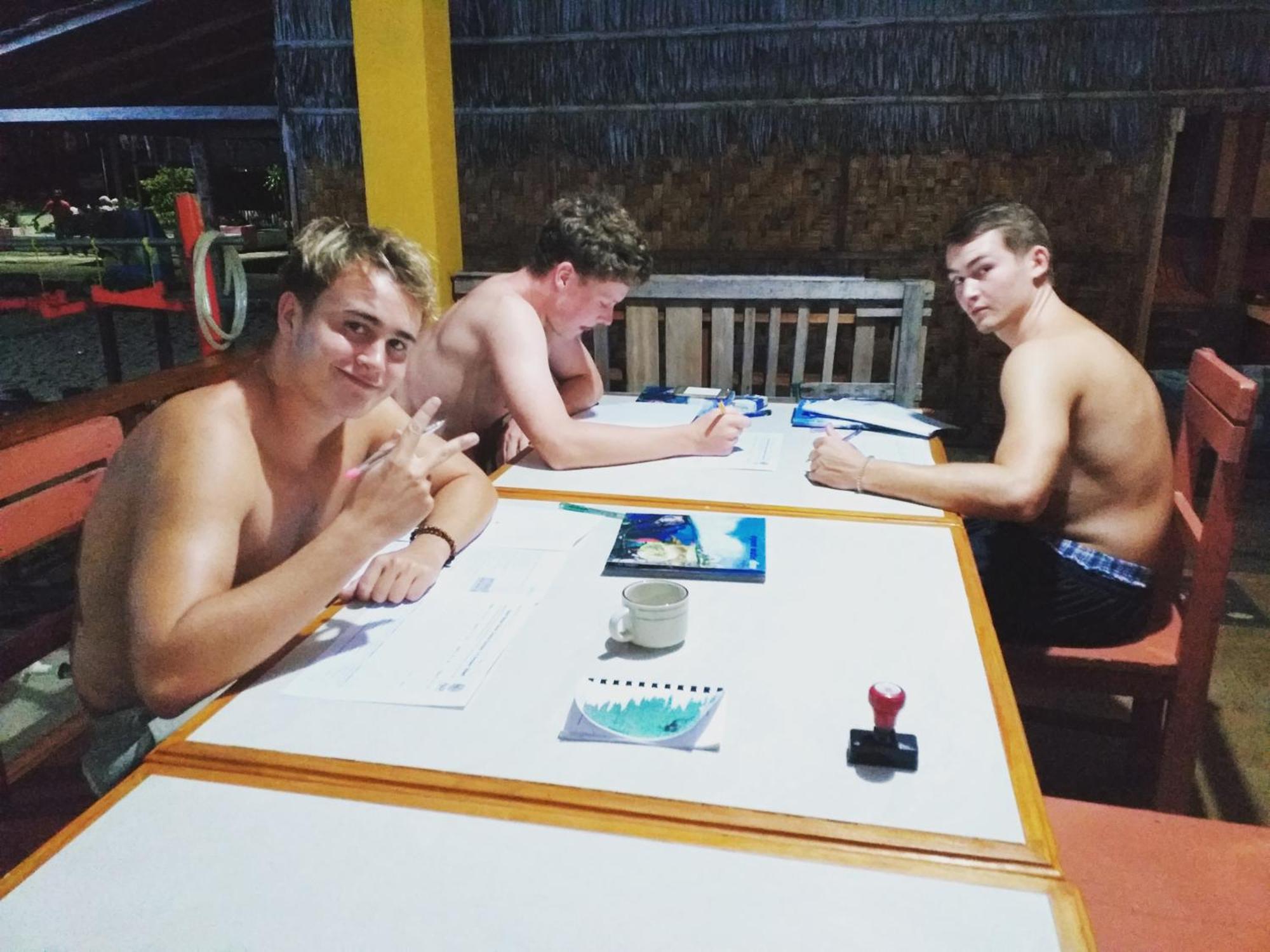 4 Sisters Divers Bunaken Luaran gambar